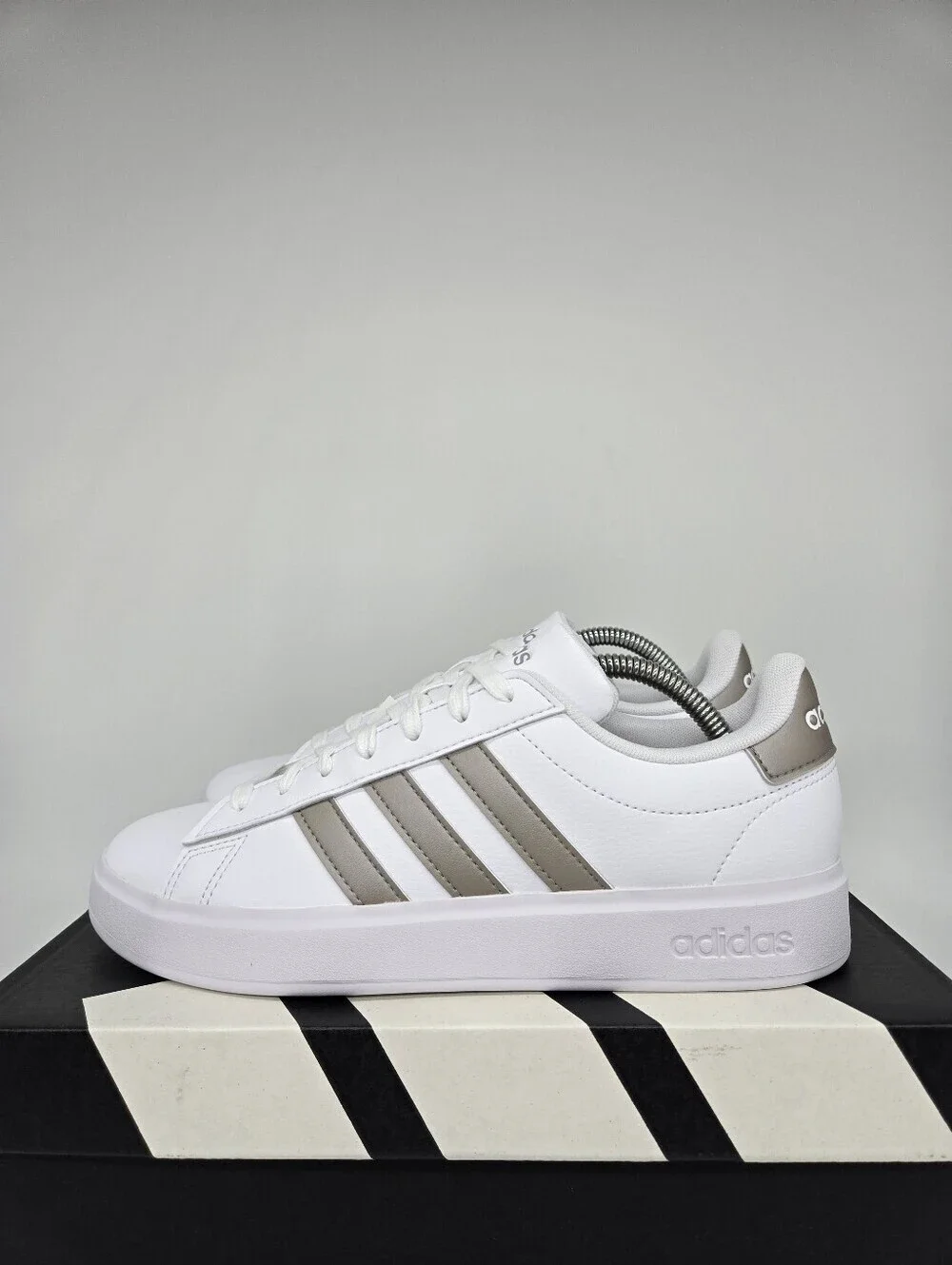 adidas Women's Grand Court GW9215 White Platinum Metallic Tennis Shoes Size 8.5